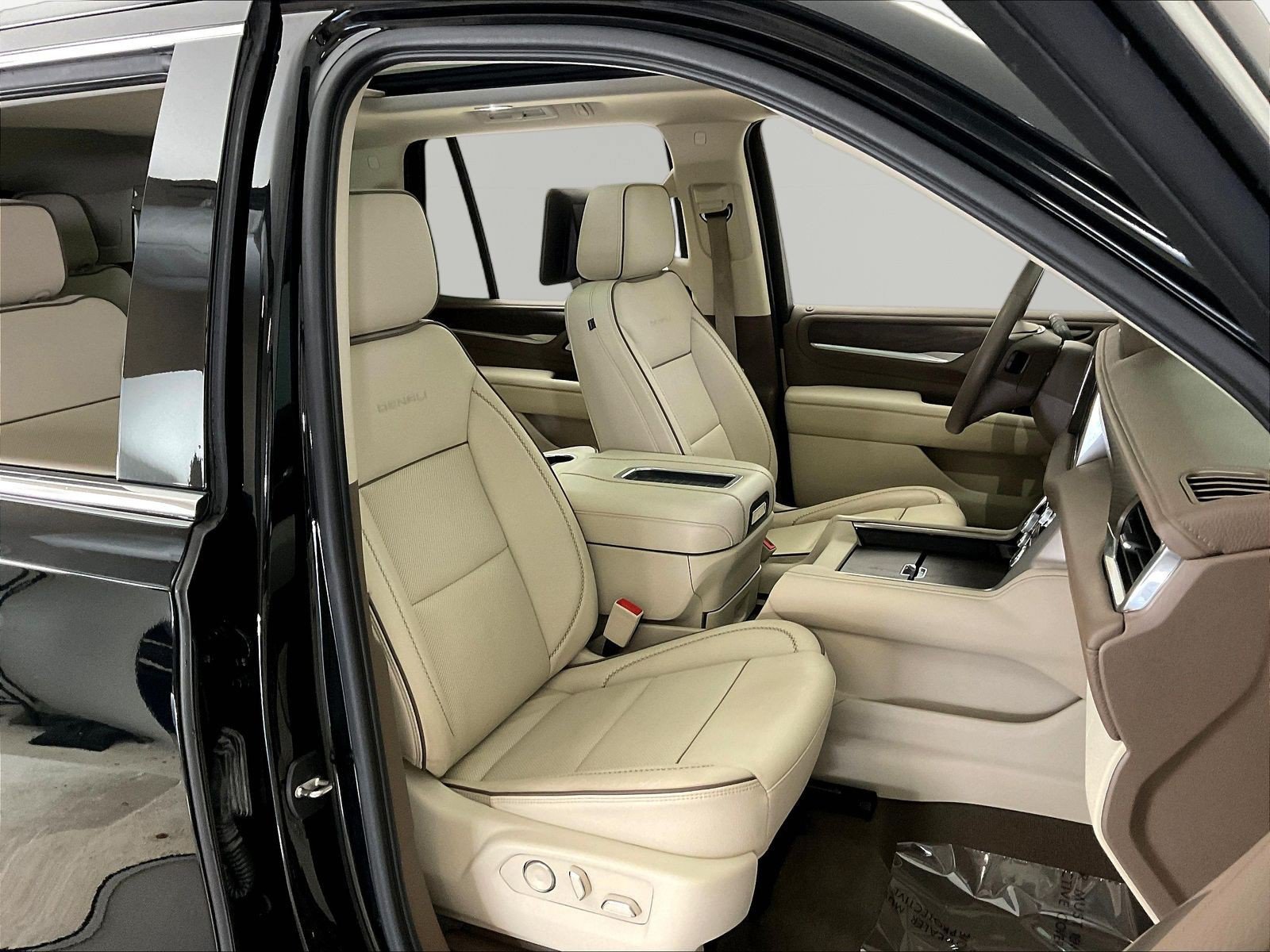 Used 2021 GMC Yukon Denali w/ Denali Ultimate Package AWD/4WD image 30