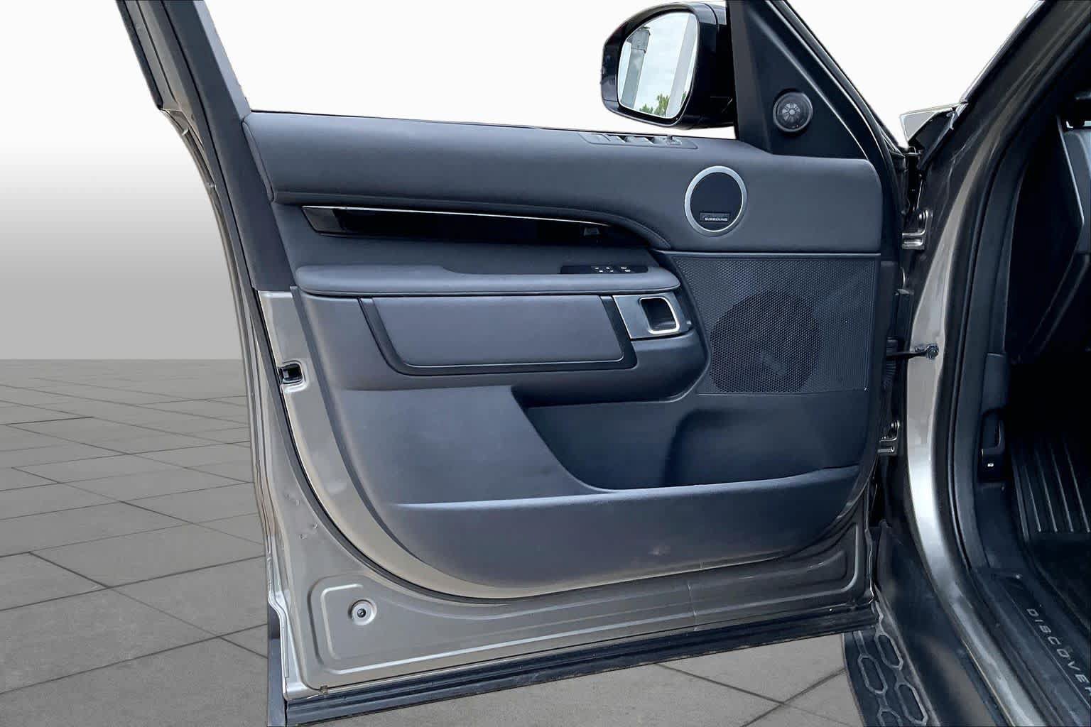 Used 2025 Land Rover Discovery S AWD/4WD image 20