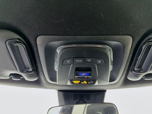 Used 2025 Toyota Corolla SE FWD image 18
