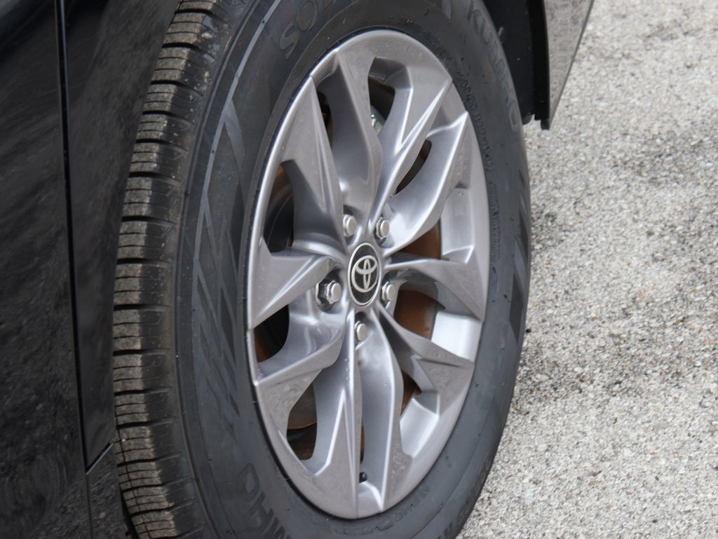 Used 2024 Toyota Sienna LE FWD image 36