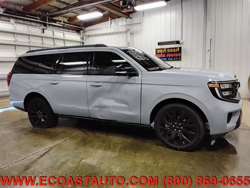 Used 2025 Ford Expedition Max Platinum w/ Stealth Appearance Package AWD/4WD image 2
