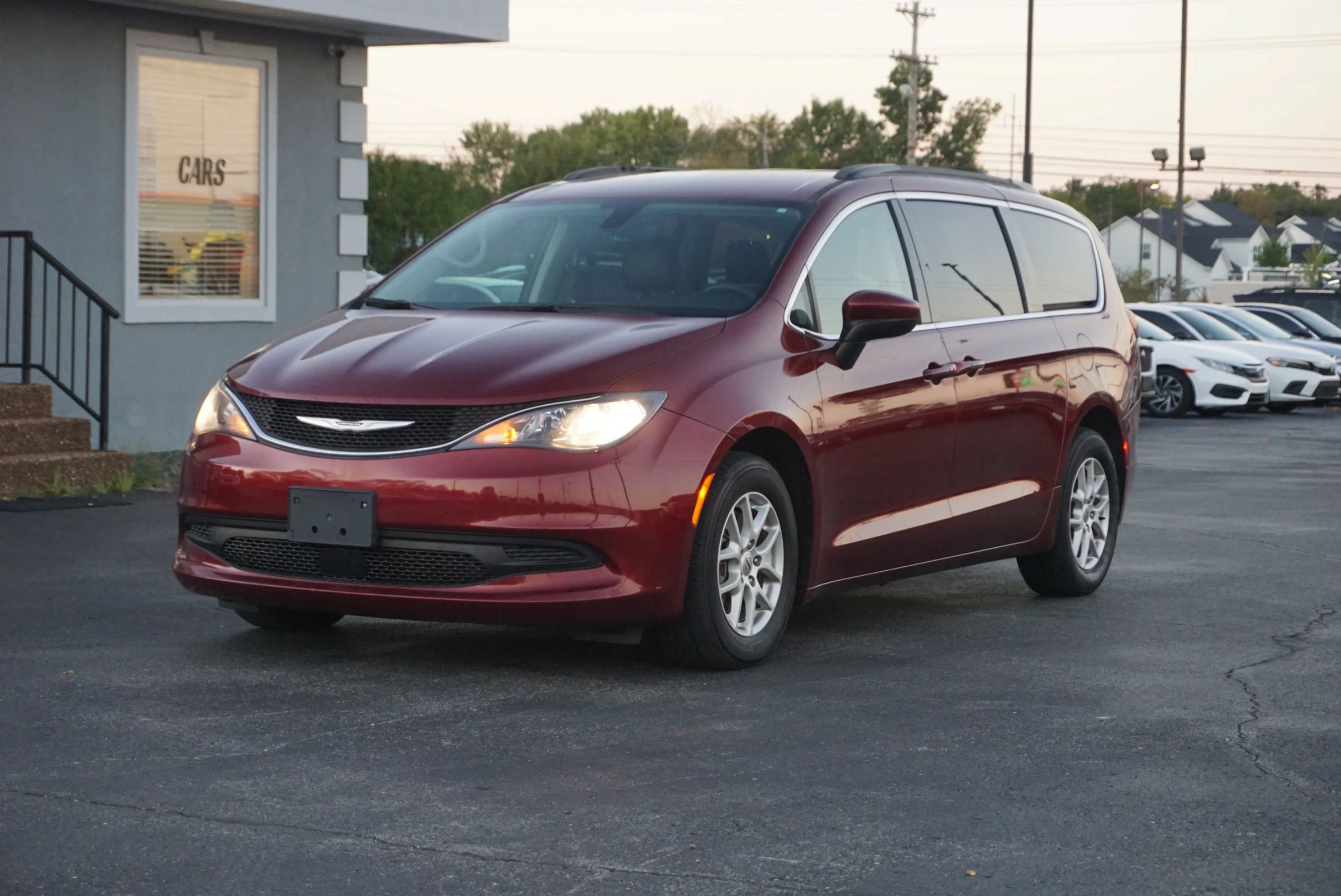 Used 2021 Chrysler Voyager Lxi FWD image 1