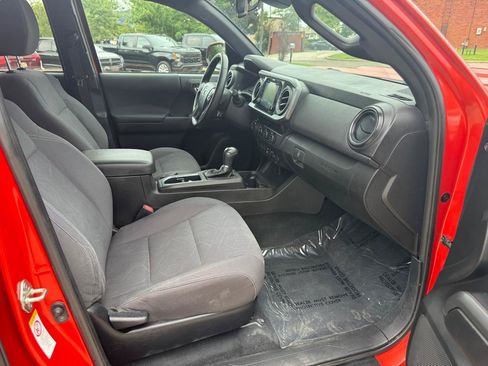 Used 2018 Toyota Tacoma TRD Sport w/ Technology Package AWD/4WD image 21