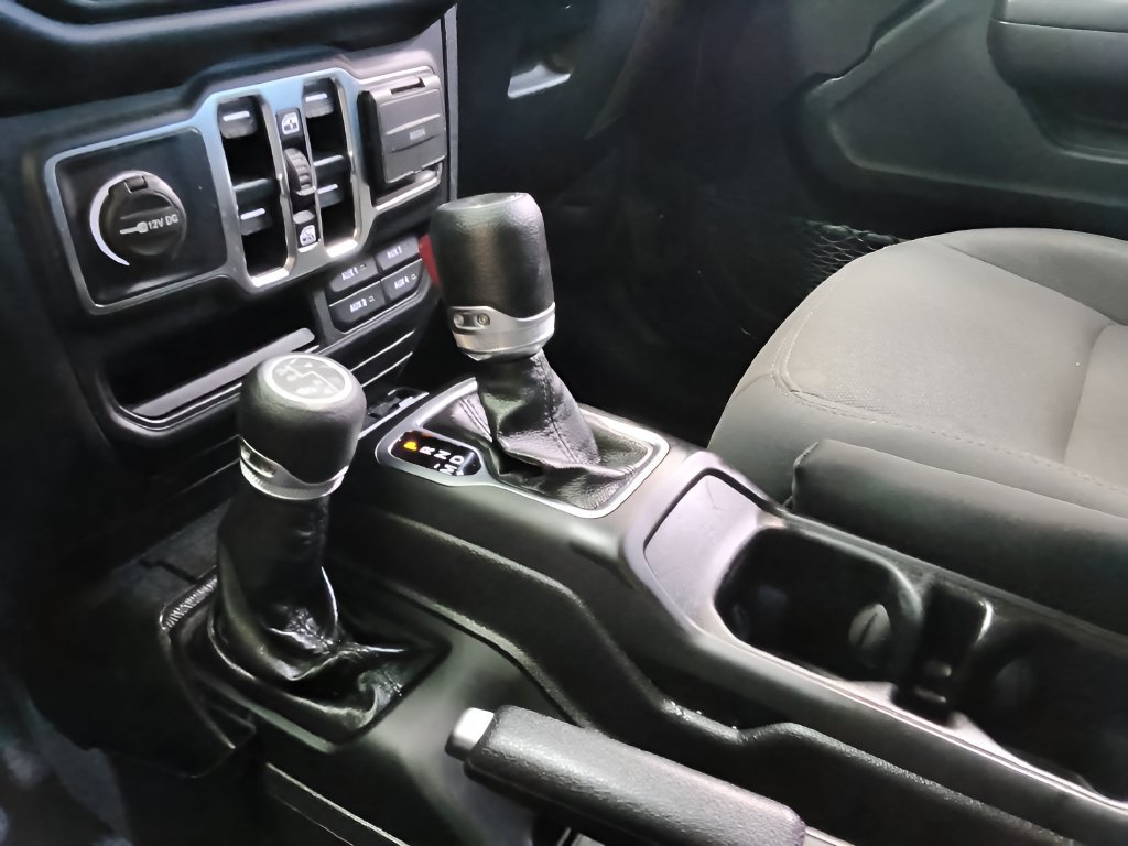 Used 2022 Jeep Gladiator Sport AWD/4WD image 25
