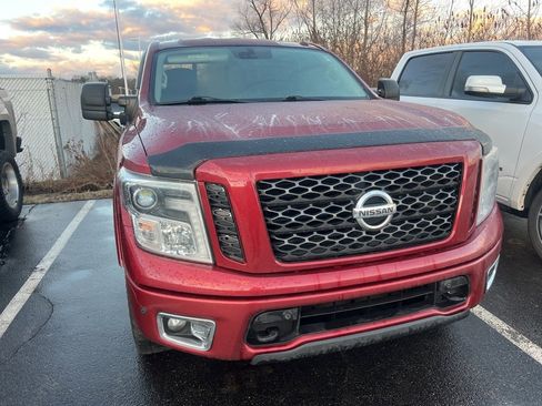 Used 2018 Nissan Titan PRO-4X image 5