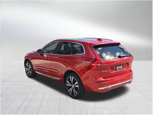 Certified 2022 Volvo XC60 B6 Inscription w/ Advanced Package image 3