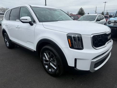 Used 2025 Kia Telluride LX image 2
