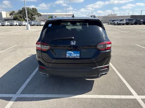 Used 2025 Honda Pilot Black Edition image 4