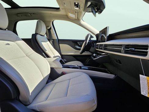 New 2026 Lincoln Corsair Reserve image 14