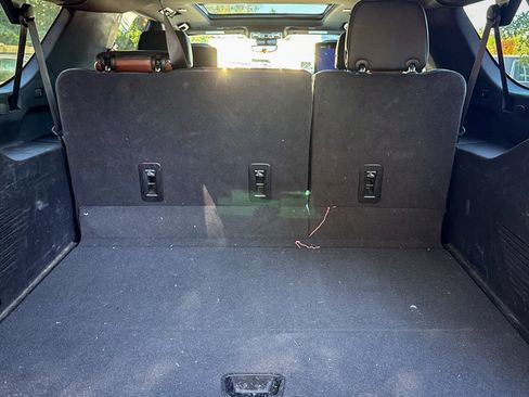 Used 2023 GMC Yukon XL Denali Ultimate image 8