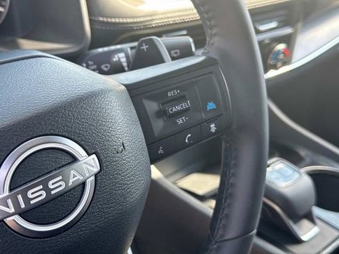Used 2025 Nissan Rogue SV FWD image 31