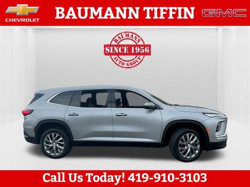 Used 2025 Buick Enclave Preferred AWD/4WD image 7