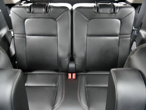 Used 2023 Lincoln Aviator AWD w/ Premium Package image 16