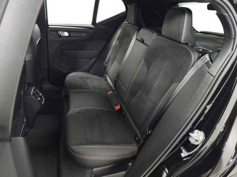 Used 2025 Volvo XC40 B5 Ultra image 35