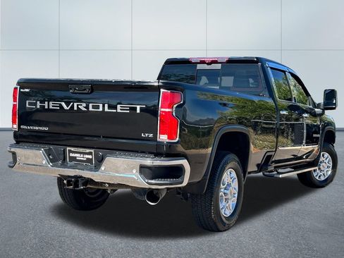 Used 2024 Chevrolet Silverado 3500 LTZ w/ LTZ Convenience Package AWD/4WD image 2
