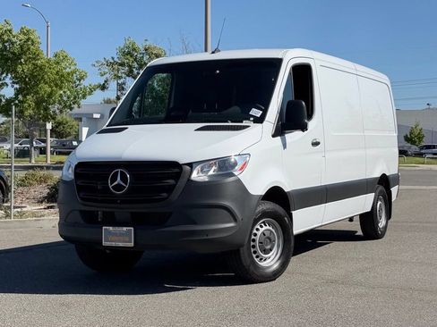 Used 2025 Mercedes-Benz Sprinter 2500 image 2