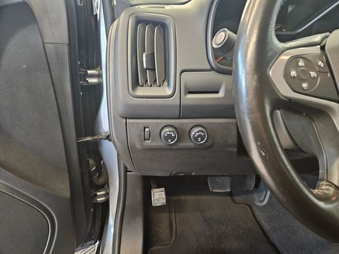 Used 2022 Chevrolet Colorado LT w/ Safety Package image 14