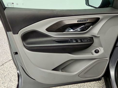 Used 2023 GMC Terrain SLT w/ Tech Package image 11