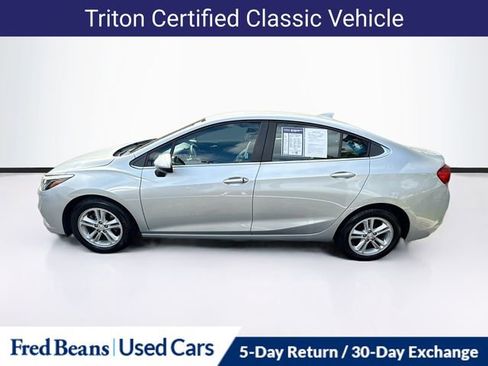 Used 2018 Chevrolet Cruze LT w/ Convenience Package FWD image 4
