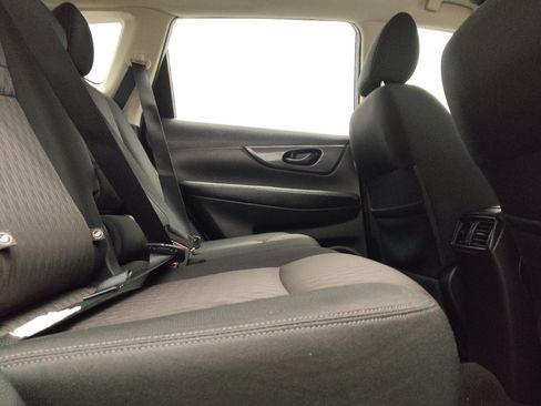 Used 2020 Nissan Rogue S FWD image 19