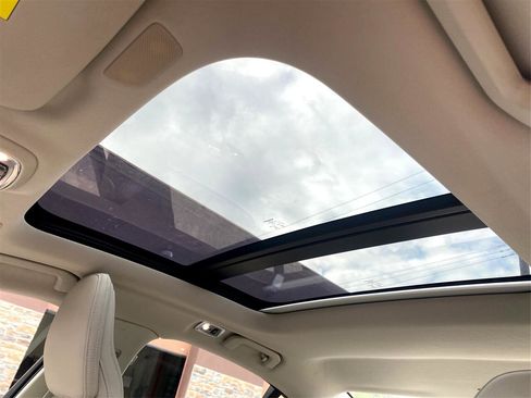 Used 2019 Volvo S60 T6 Momentum w/ Multimedia Package image 32