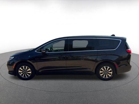 Used 2023 Chrysler Pacifica Touring-L FWD image 9