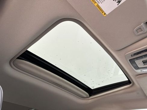 Used 2021 Toyota Sienna Limited image 27