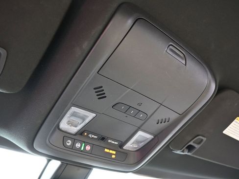 Used 2019 Cadillac XT5 FWD image 22