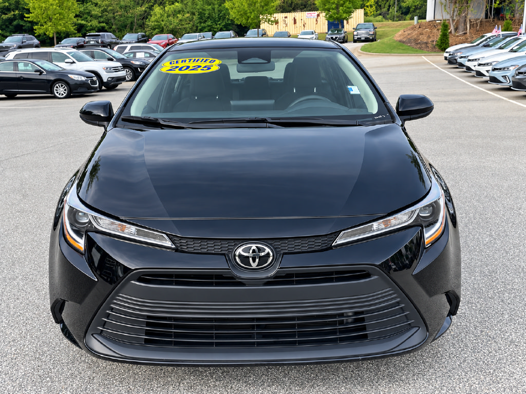 Used 2025 Toyota Corolla LE FWD image 3
