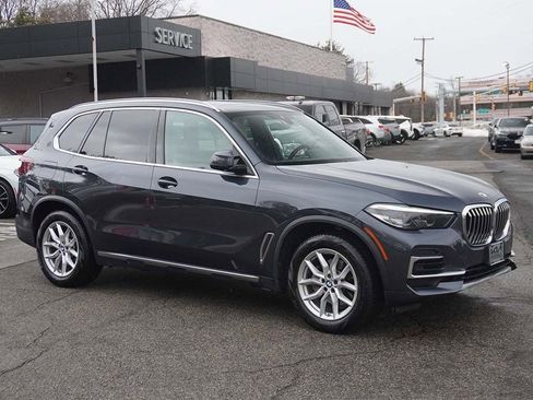 Used 2022 BMW X5 xDrive40i w/ Premium Package image 2