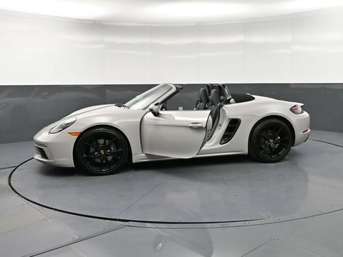 Certified 2025 Porsche 718 Boxster RWD image 37