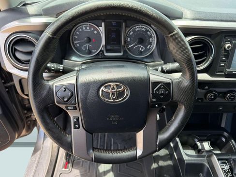Used 2016 Toyota Tacoma SR5 w/ SR5 Appearance Package (SN) AWD/4WD image 15