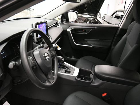 Used 2025 Toyota RAV4 LE image 18