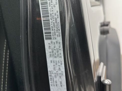 Used 2018 Jeep Wrangler Unlimited Rubicon w/ Connectivity Group image 28