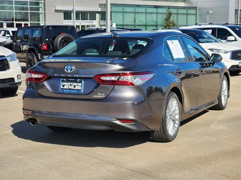 Used 2019 Toyota Camry XLE image 7