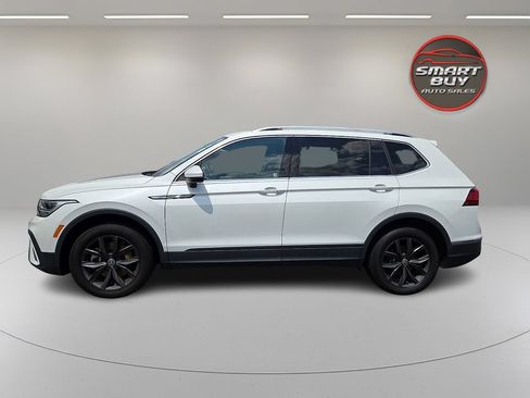 Used 2023 Volkswagen Tiguan SE w/ Panoramic Sunroof Package FWD image 8