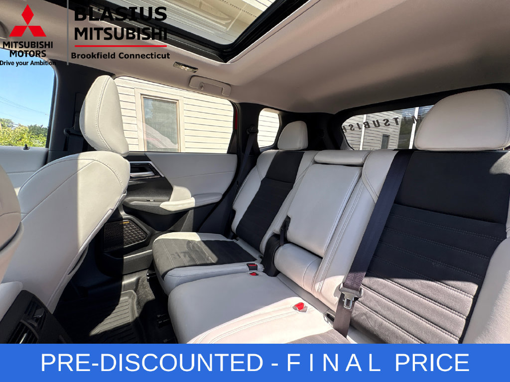 Used 2025 Mitsubishi Outlander SE AWD/4WD image 37
