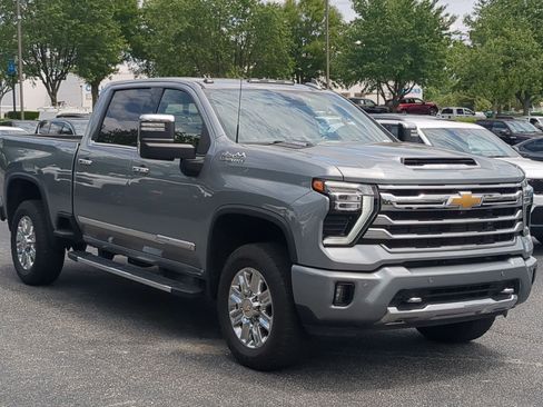 Used 2024 Chevrolet Silverado 2500 High Country w/ Technology Package AWD/4WD image 5