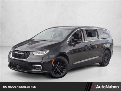 Used 2023 Chrysler Pacifica Touring-L