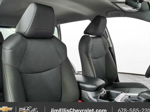Used 2025 Toyota RAV4 XLE FWD image 20