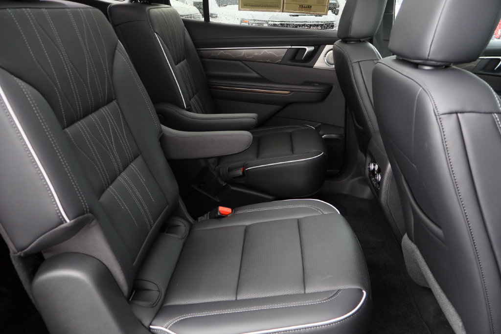 Certified 2026 Buick Enclave Avenir w/ Super Cruise Package AWD/4WD image 32