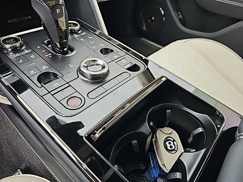 New 2025 Bentley Flying Spur Plug-In Hybrid image 30