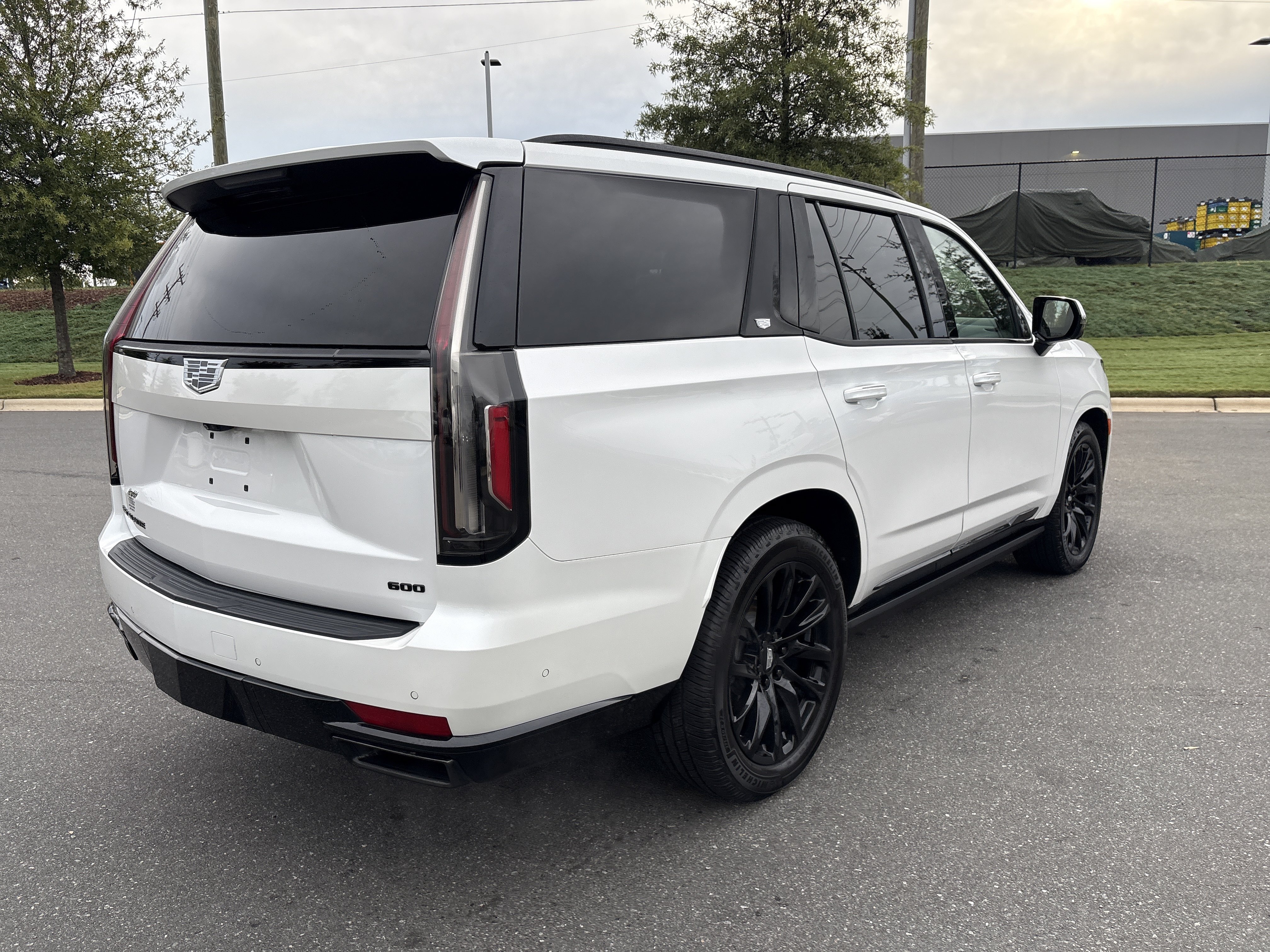 Used 2023 Cadillac Escalade Sport w/ LPO, ONYX Package AWD/4WD image 9