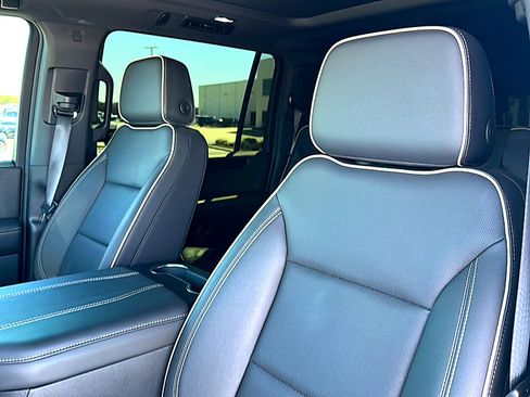 Used 2025 GMC Yukon XL Elevation image 14