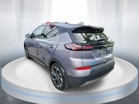 Used 2023 Chevrolet Bolt EUV Premier w/ Sun & Sound Package FWD image 3