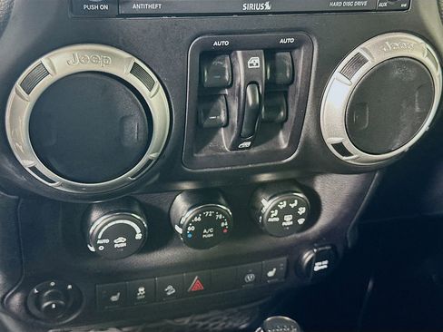 Used 2017 Jeep Wrangler Unlimited Rubicon image 14