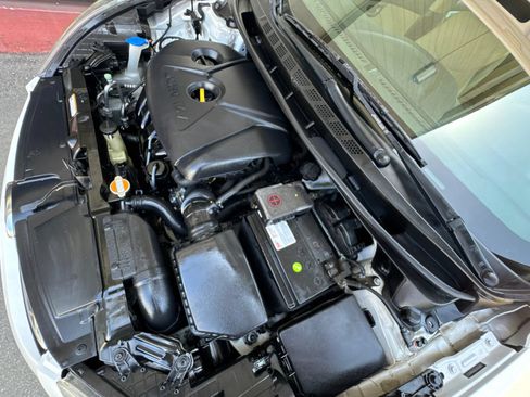 Used 2013 Hyundai Elantra GLS FWD image 46
