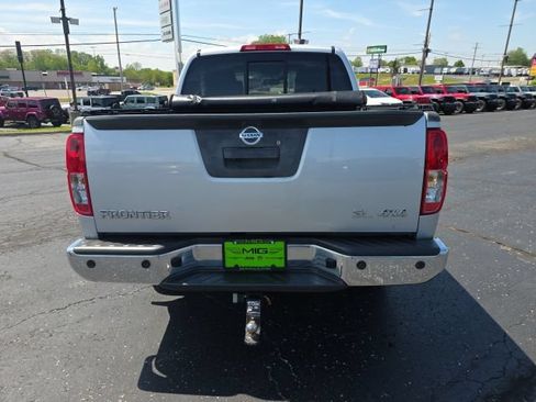 Used 2015 Nissan Frontier SL w/ Moonroof Package AWD/4WD image 6
