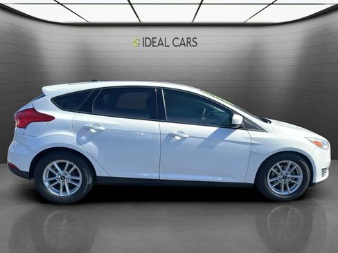 Used 2018 Ford Focus SE FWD image 4