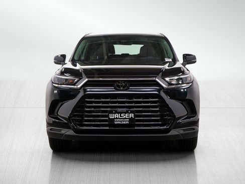 Used 2025 Toyota Grand Highlander XLE image 8